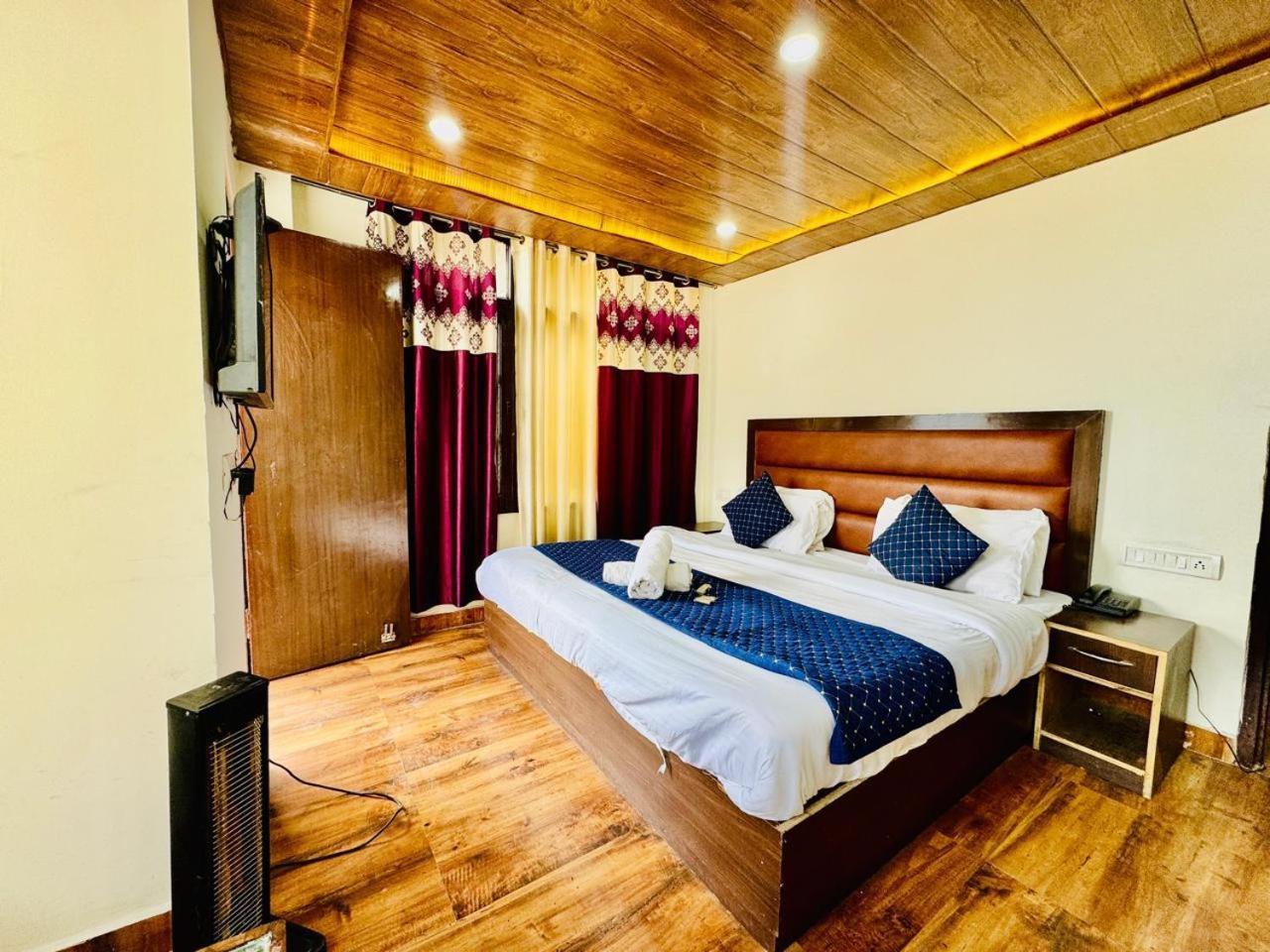Royal Majestic View Point Lodge Manāli Exteriör bild