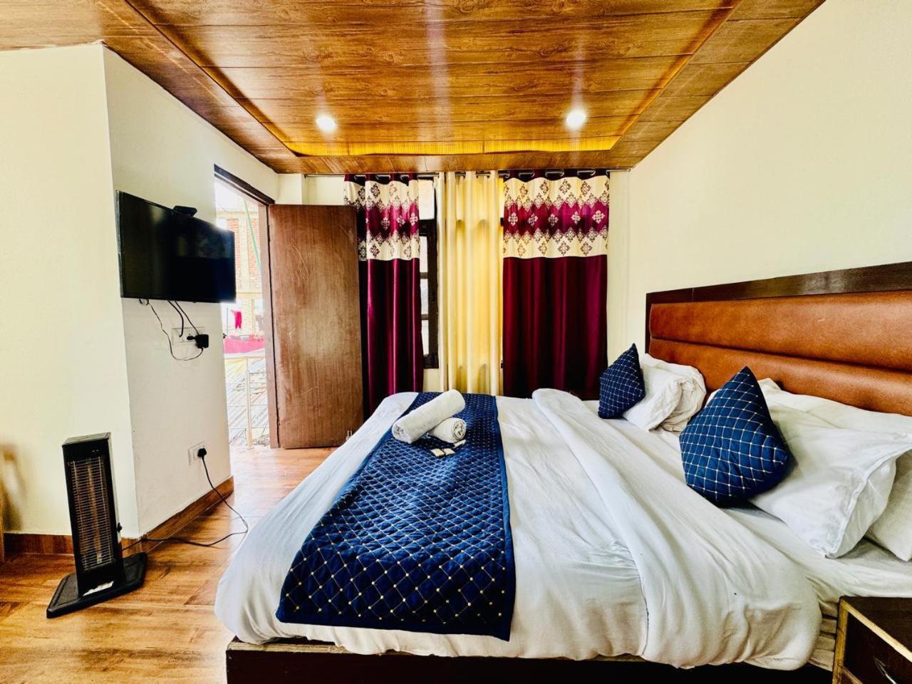 Royal Majestic View Point Lodge Manāli Exteriör bild
