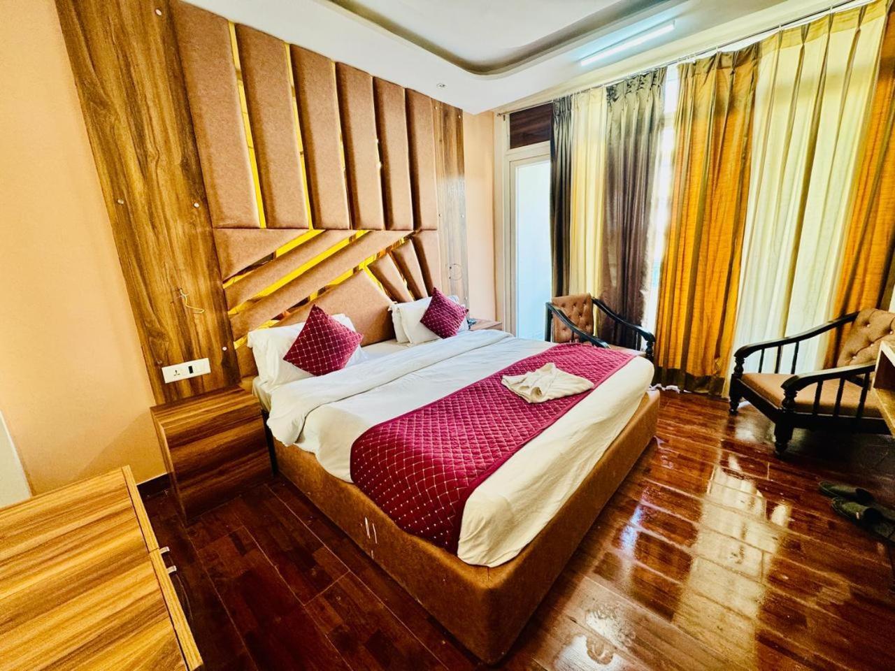 Royal Majestic View Point Lodge Manāli Exteriör bild
