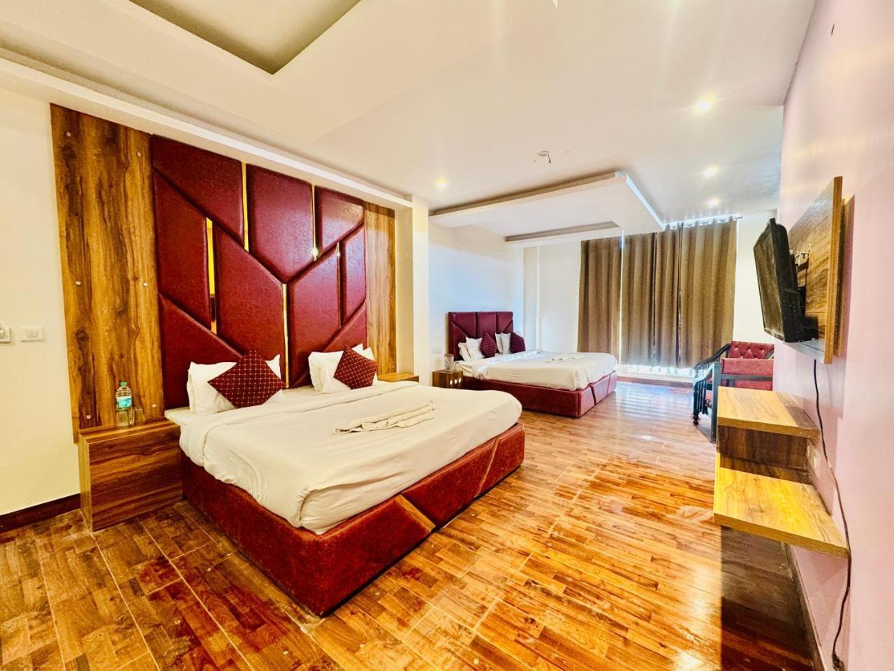 Royal Majestic View Point Lodge Manāli Exteriör bild